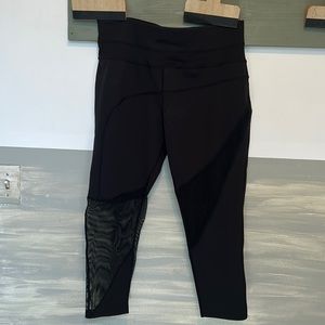 Xl workout pants woth mesh inserts capri length